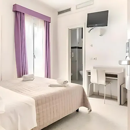 מלון Argia Marina Centro 3*