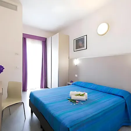 Argia Marina Centro מלון 3*